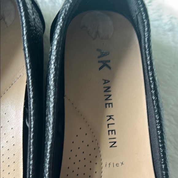 Anne Klein Black Slip-On Loafers with Moccasin Design - Picture 4 of 5